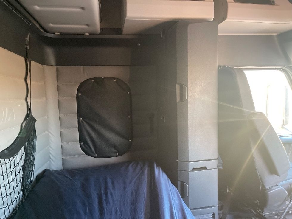 Sleeper Tractor-Heavy Duty Tractors-Freightliner-2020-T12664ST-Odessa-TX-211,243\n\t\tmiles-$ 86,500 - Image 18