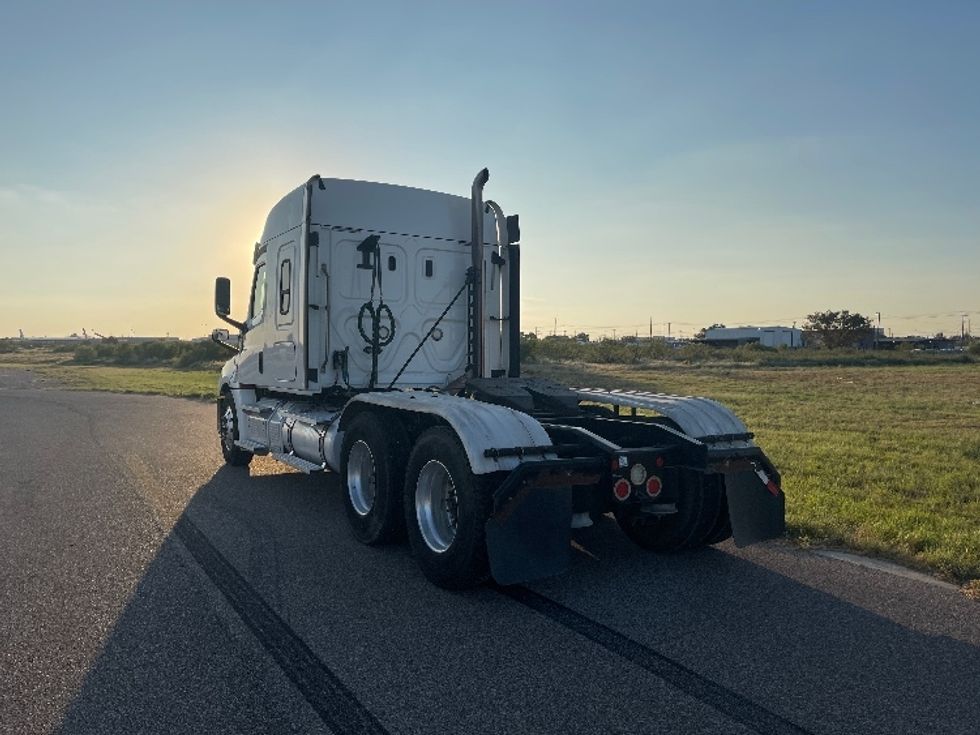 Sleeper Tractor-Heavy Duty Tractors-Freightliner-2020-T12664ST-Odessa-TX-211,243\n\t\tmiles-$ 86,500 - Image 5