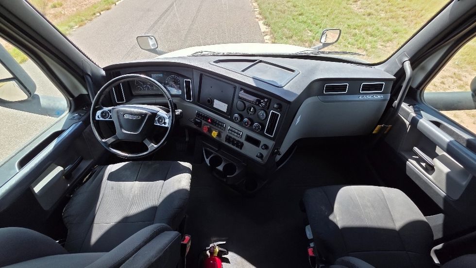 Sleeper Tractor-Heavy Duty Tractors-Freightliner-2020-T12664ST-Odessa-TX-223,465\n\t\tmiles-$ 85,750 - Image 12