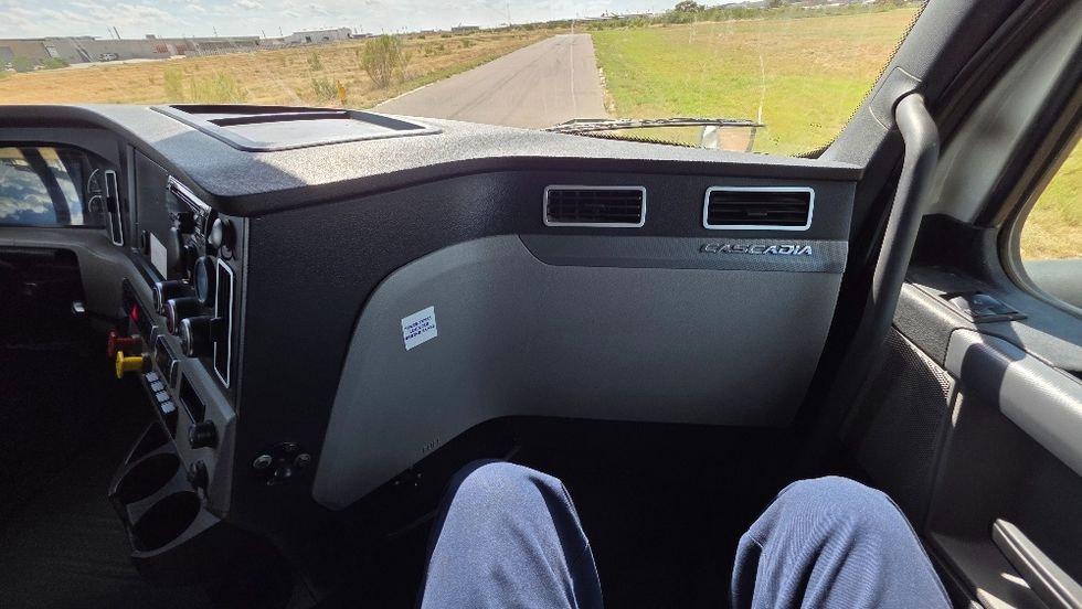 Sleeper Tractor-Heavy Duty Tractors-Freightliner-2020-T12664ST-Odessa-TX-223,465\n\t\tmiles-$ 85,750 - Image 14