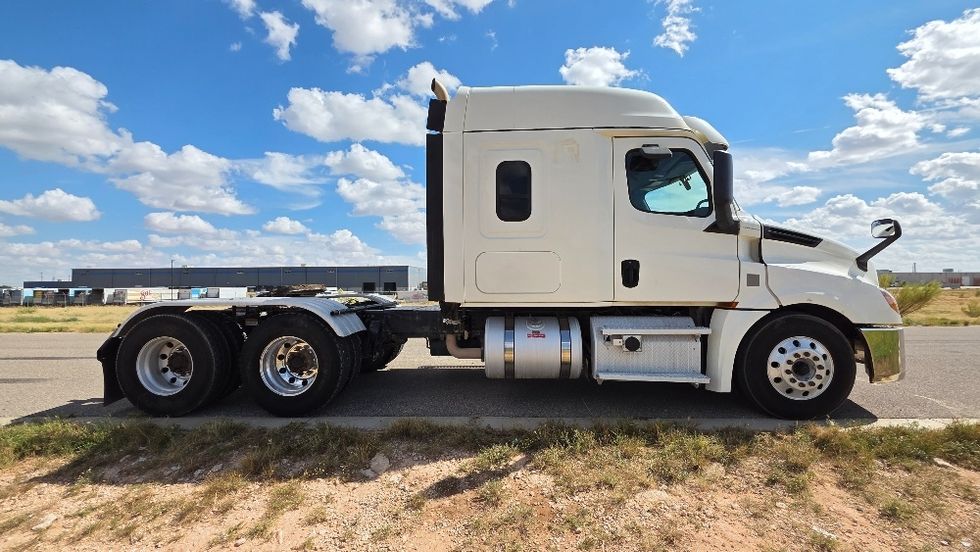 Sleeper Tractor-Heavy Duty Tractors-Freightliner-2020-T12664ST-Odessa-TX-223,465\n\t\tmiles-$ 85,750 - Image 8
