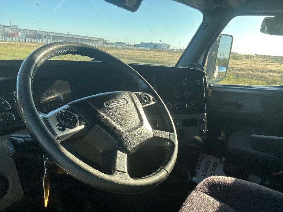 Sleeper Tractor-Heavy Duty Tractors-Freightliner-2020-T12664ST-Odessa-TX-231,585\n\t\tmiles-$ 84,250 - Image 10