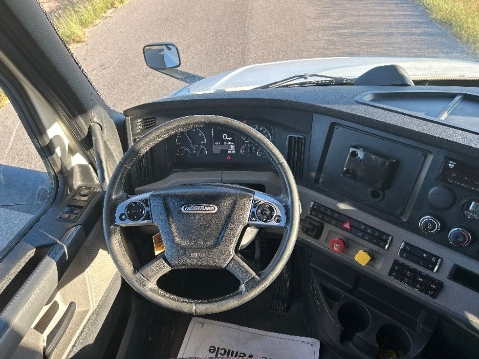 Sleeper Tractor-Heavy Duty Tractors-Freightliner-2020-T12664ST-Odessa-TX-231,585\n\t\tmiles-$ 84,250 - Image 11