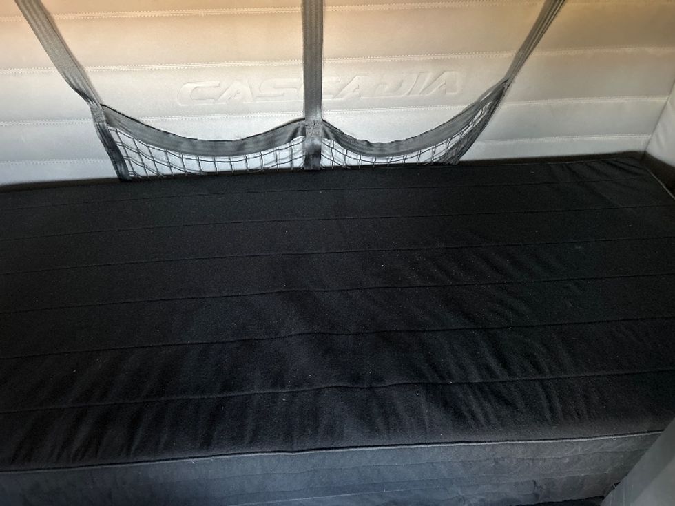 Sleeper Tractor-Heavy Duty Tractors-Freightliner-2020-T12664ST-Odessa-TX-231,585\n\t\tmiles-$ 84,250 - Image 17