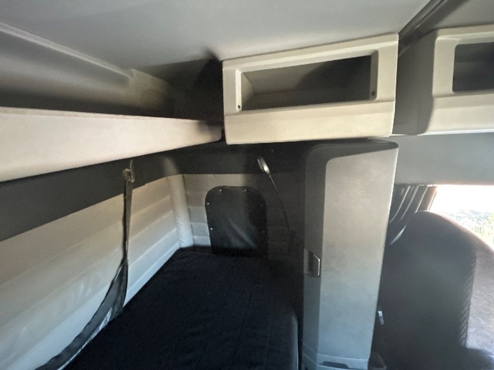 Sleeper Tractor-Heavy Duty Tractors-Freightliner-2020-T12664ST-Odessa-TX-231,585\n\t\tmiles-$ 84,250 - Image 18