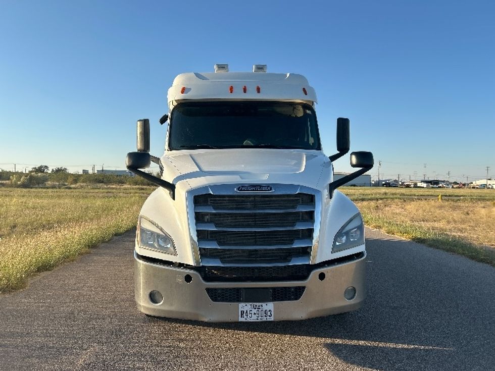 Sleeper Tractor-Heavy Duty Tractors-Freightliner-2020-T12664ST-Odessa-TX-231,585\n\t\tmiles-$ 84,250 - Image 2
