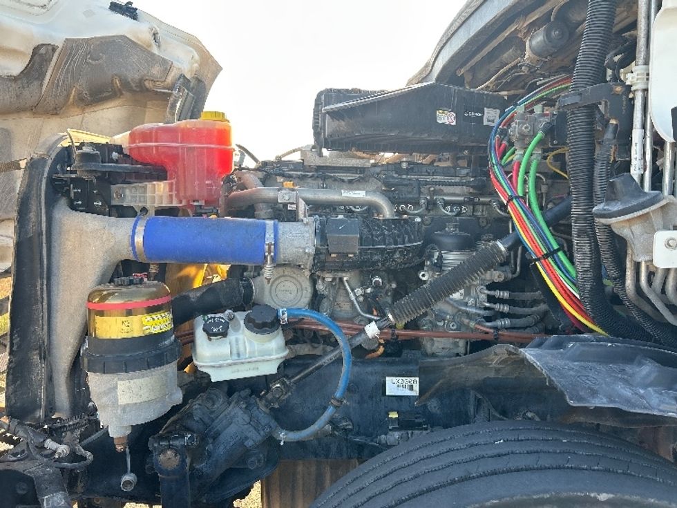 Sleeper Tractor-Heavy Duty Tractors-Freightliner-2020-T12664ST-Odessa-TX-231,585\n\t\tmiles-$ 84,250 - Image 21