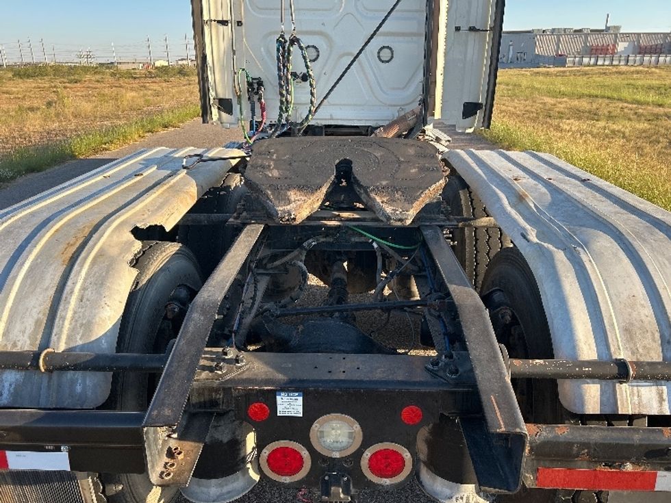 Sleeper Tractor-Heavy Duty Tractors-Freightliner-2020-T12664ST-Odessa-TX-231,585\n\t\tmiles-$ 84,250 - Image 6