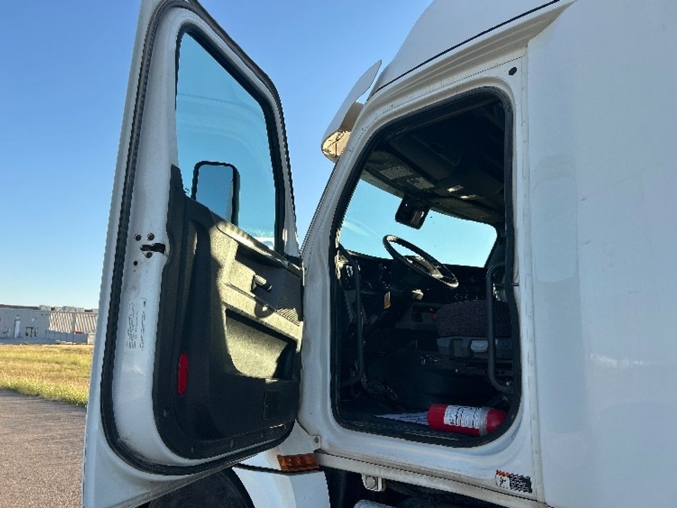 Sleeper Tractor-Heavy Duty Tractors-Freightliner-2020-T12664ST-Odessa-TX-231,585\n\t\tmiles-$ 84,250 - Image 9