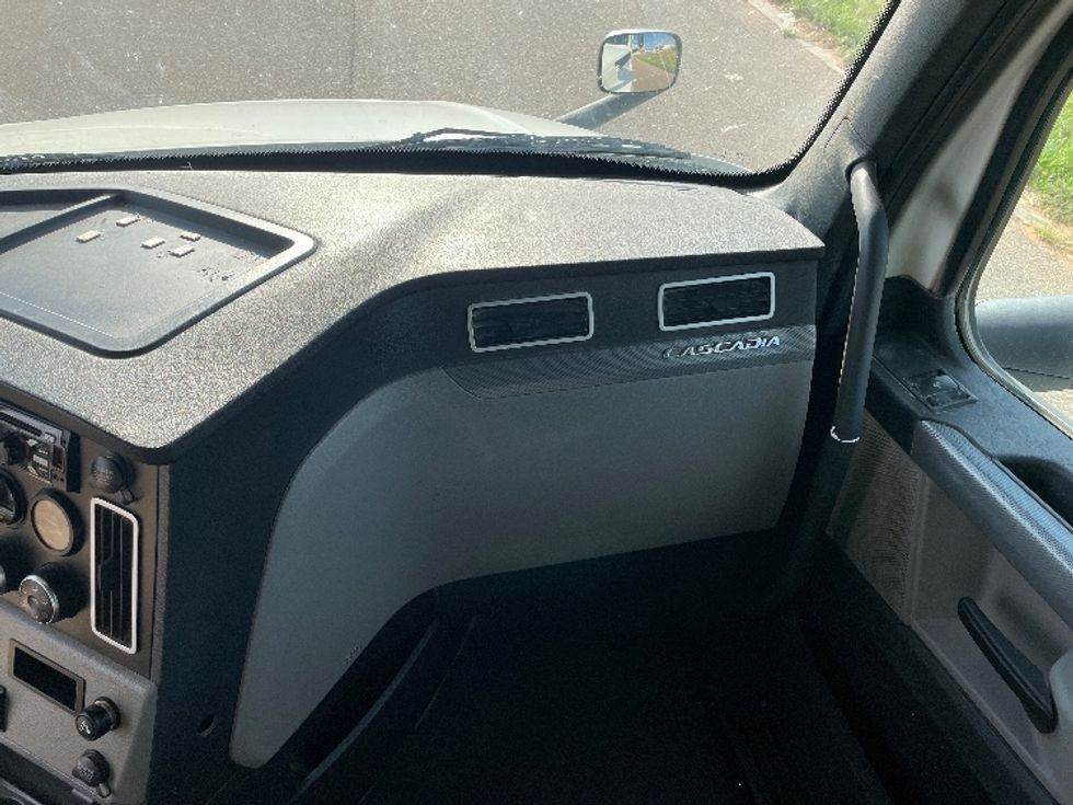 Sleeper Tractor-Heavy Duty Tractors-Freightliner-2020-T12664ST-Odessa-TX-238,242\n\t\tmiles-$ 85,000 - Image 14