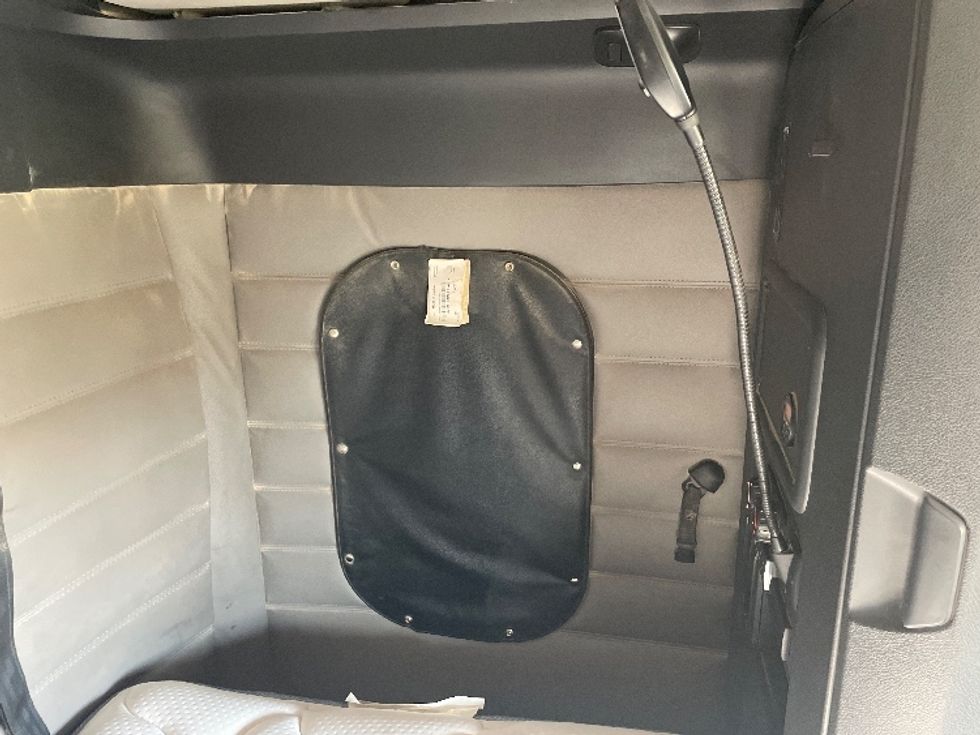 Sleeper Tractor-Heavy Duty Tractors-Freightliner-2020-T12664ST-Odessa-TX-238,242\n\t\tmiles-$ 85,000 - Image 17