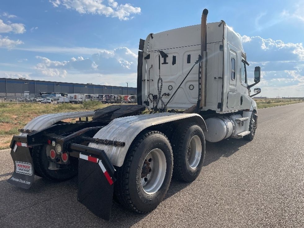 Sleeper Tractor-Heavy Duty Tractors-Freightliner-2020-T12664ST-Odessa-TX-238,242\n\t\tmiles-$ 85,000 - Image 7