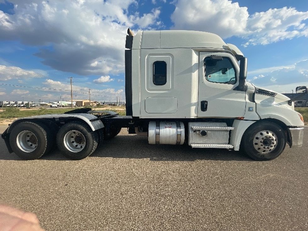 Sleeper Tractor-Heavy Duty Tractors-Freightliner-2020-T12664ST-Odessa-TX-238,242\n\t\tmiles-$ 85,000 - Image 8