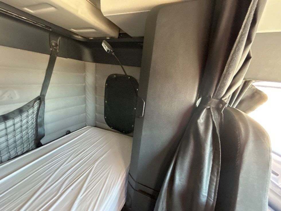 Sleeper Tractor-Heavy Duty Tractors-Freightliner-2020-T12664ST-Odessa-TX-244,314\n\t\tmiles-$ 84,500 - Image 18