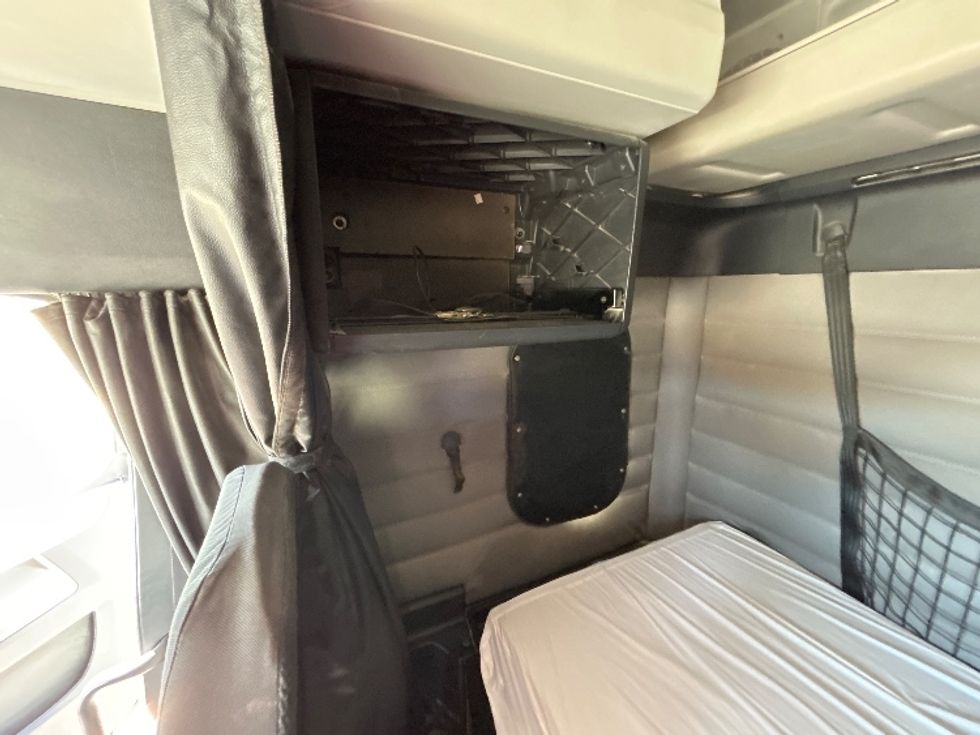 Sleeper Tractor-Heavy Duty Tractors-Freightliner-2020-T12664ST-Odessa-TX-244,314\n\t\tmiles-$ 84,500 - Image 19