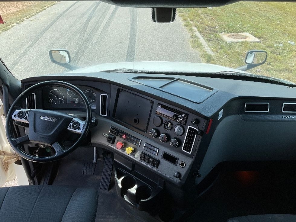 Sleeper Tractor-Heavy Duty Tractors-Freightliner-2020-T12664ST-Odessa-TX-248,535\n\t\tmiles-$ 84,250 - Image 12