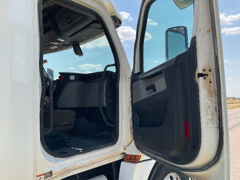 Sleeper Tractor-Heavy Duty Tractors-Freightliner-2020-T12664ST-Odessa-TX-248,535\n\t\tmiles-$ 84,250 - Image 13