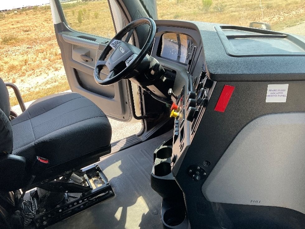 Sleeper Tractor-Heavy Duty Tractors-Freightliner-2020-T12664ST-Odessa-TX-248,535\n\t\tmiles-$ 84,250 - Image 15