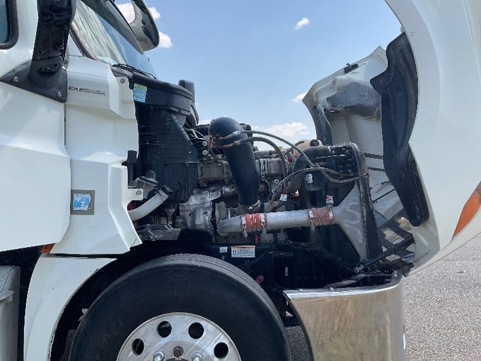Sleeper Tractor-Heavy Duty Tractors-Freightliner-2020-T12664ST-Odessa-TX-248,535\n\t\tmiles-$ 84,250 - Image 20