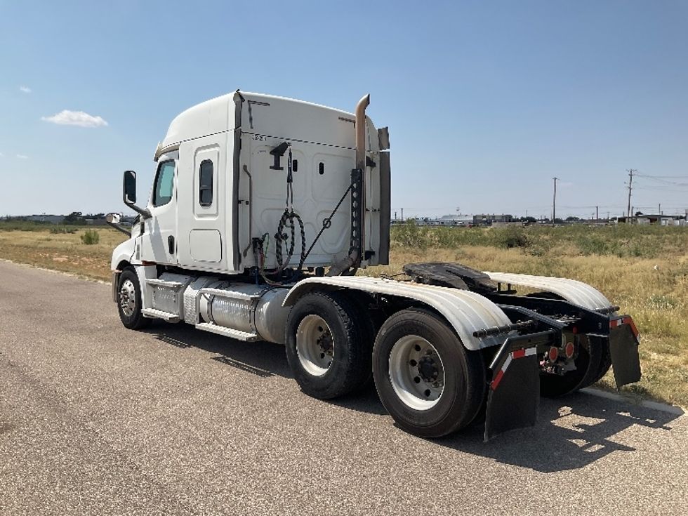 Sleeper Tractor-Heavy Duty Tractors-Freightliner-2020-T12664ST-Odessa-TX-248,535\n\t\tmiles-$ 84,250 - Image 5