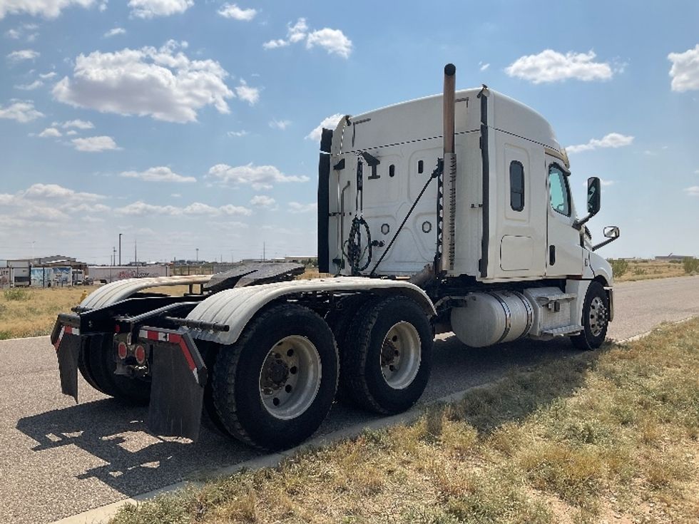 Sleeper Tractor-Heavy Duty Tractors-Freightliner-2020-T12664ST-Odessa-TX-248,535\n\t\tmiles-$ 84,250 - Image 7