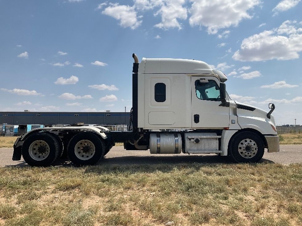 Sleeper Tractor-Heavy Duty Tractors-Freightliner-2020-T12664ST-Odessa-TX-248,535\n\t\tmiles-$ 84,250 - Image 8