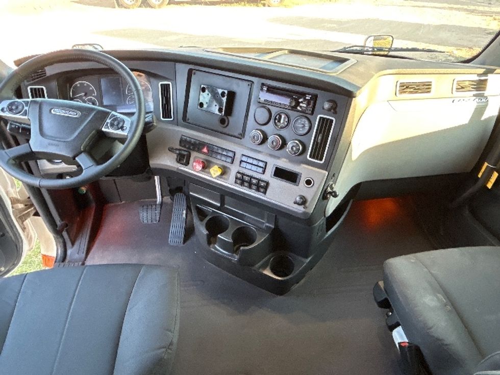 Sleeper Tractor-Heavy Duty Tractors-Freightliner-2020-T12664ST-Odessa-TX-267,504\n\t\tmiles-$ 82,250 - Image 12