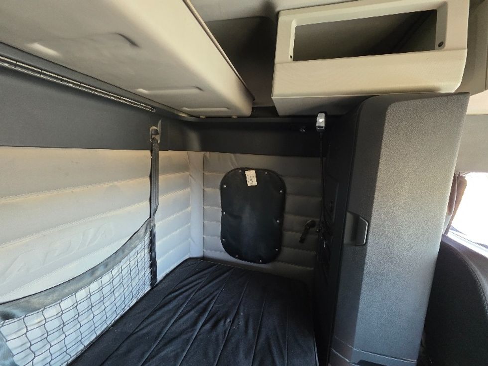 Sleeper Tractor-Heavy Duty Tractors-Freightliner-2020-T12664ST-Odessa-TX-267,504\n\t\tmiles-$ 82,250 - Image 18