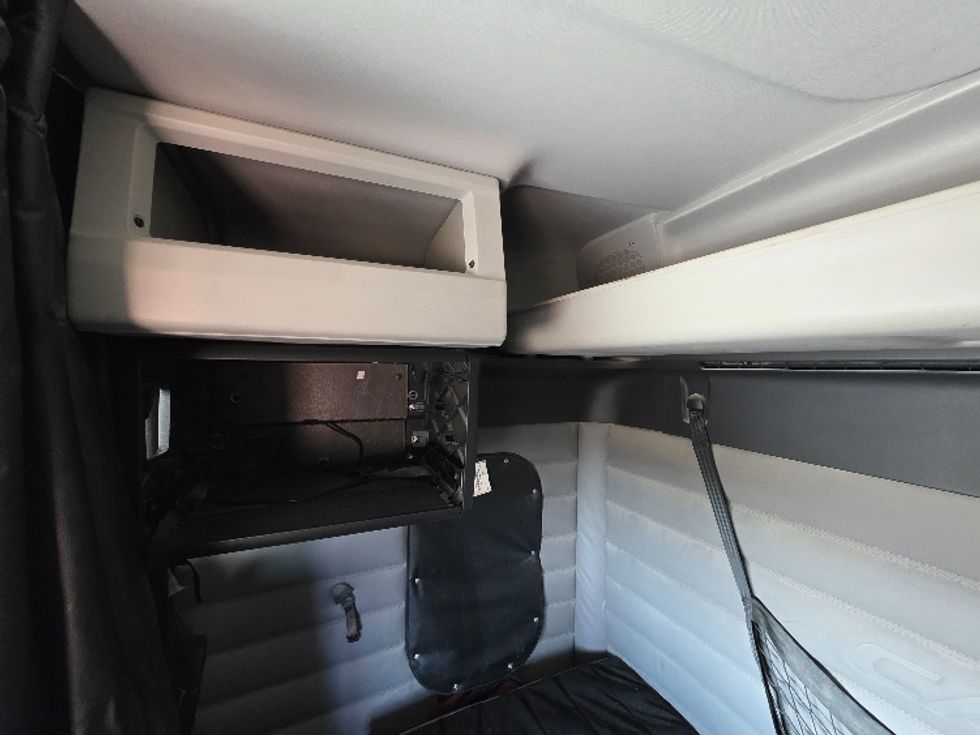 Sleeper Tractor-Heavy Duty Tractors-Freightliner-2020-T12664ST-Odessa-TX-267,504\n\t\tmiles-$ 82,250 - Image 19