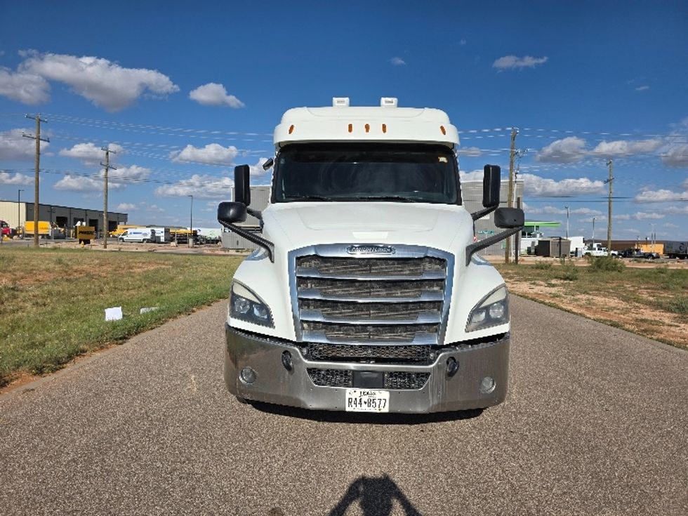 Sleeper Tractor-Heavy Duty Tractors-Freightliner-2020-T12664ST-Odessa-TX-267,504\n\t\tmiles-$ 82,250 - Image 2