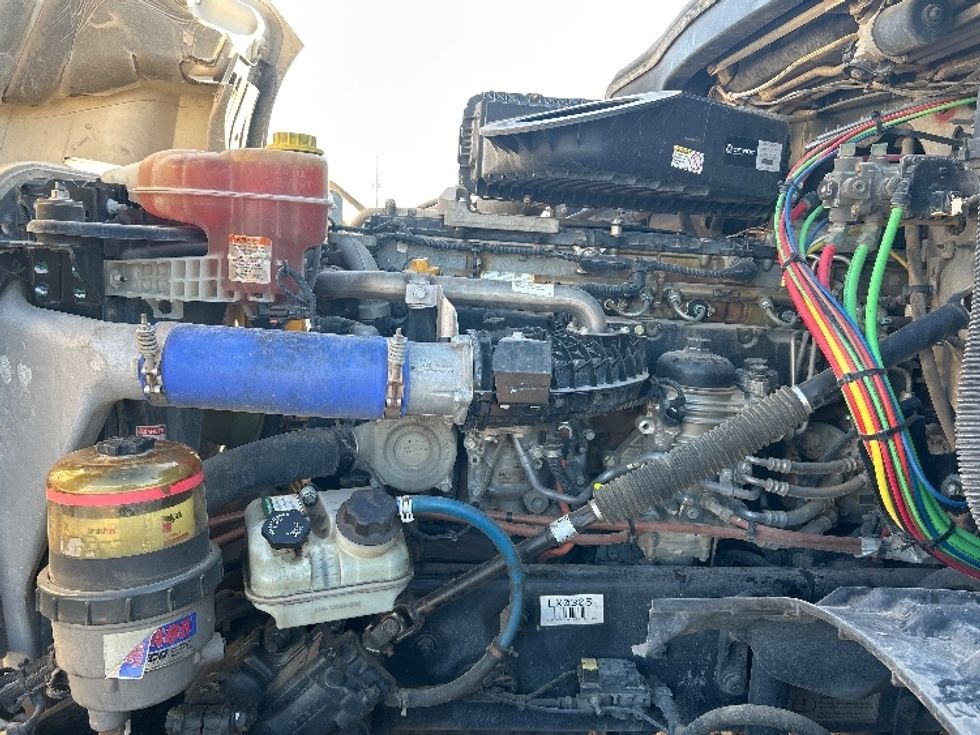 Sleeper Tractor-Heavy Duty Tractors-Freightliner-2020-T12664ST-Odessa-TX-318,678\n\t\tmiles-$ 80,250 - Image 21