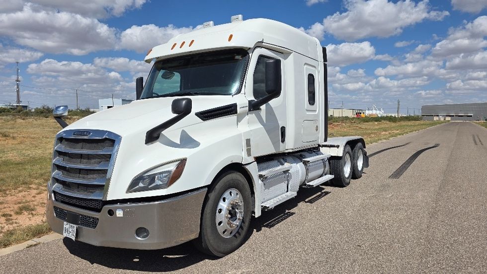Sleeper Tractor-Heavy Duty Tractors-Freightliner-2020-T12664ST-Odessa-TX-318,678\n\t\tmiles-$ 80,250 - Image 3
