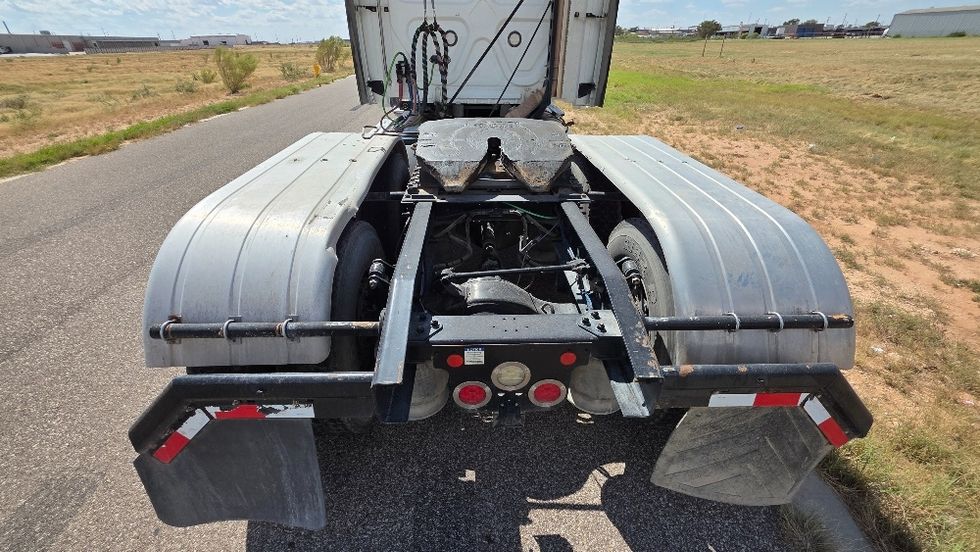 Sleeper Tractor-Heavy Duty Tractors-Freightliner-2020-T12664ST-Odessa-TX-318,678\n\t\tmiles-$ 80,250 - Image 6