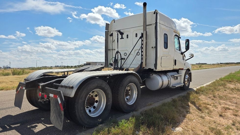 Sleeper Tractor-Heavy Duty Tractors-Freightliner-2020-T12664ST-Odessa-TX-318,678\n\t\tmiles-$ 80,250 - Image 7