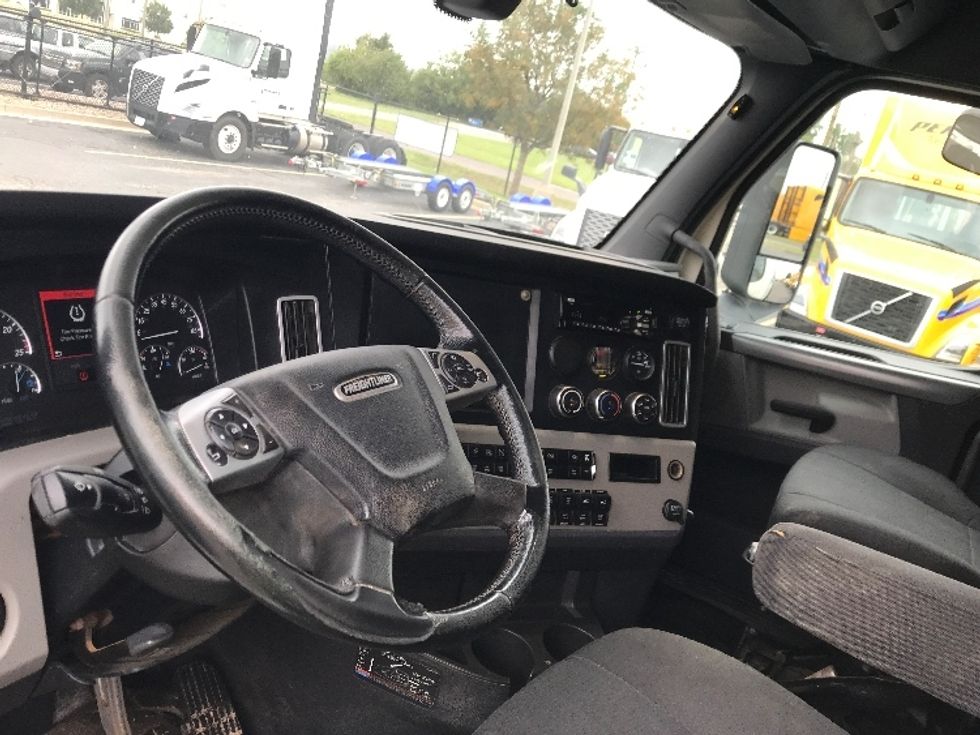 Sleeper Tractor-Heavy Duty Tractors-Freightliner-2020-T12664ST-Oklahoma City-OK-217,377\n\t\tmiles-$ 86,250 - Image 10