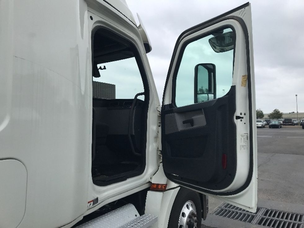 Sleeper Tractor-Heavy Duty Tractors-Freightliner-2020-T12664ST-Oklahoma City-OK-217,377\n\t\tmiles-$ 86,250 - Image 13