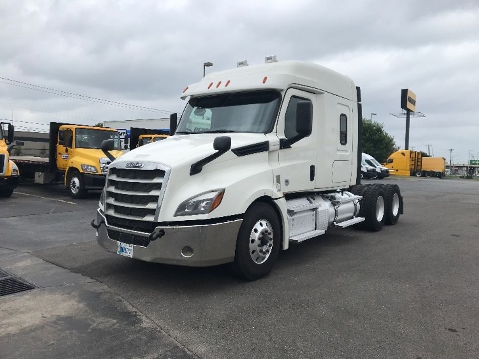2020 Freightliner Cascadia 126" Sleeper Cab photo 3