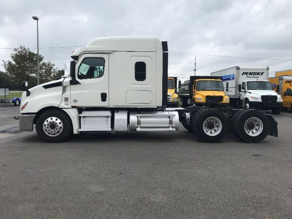 2020 Freightliner Cascadia 126" Sleeper Cab photo 4
