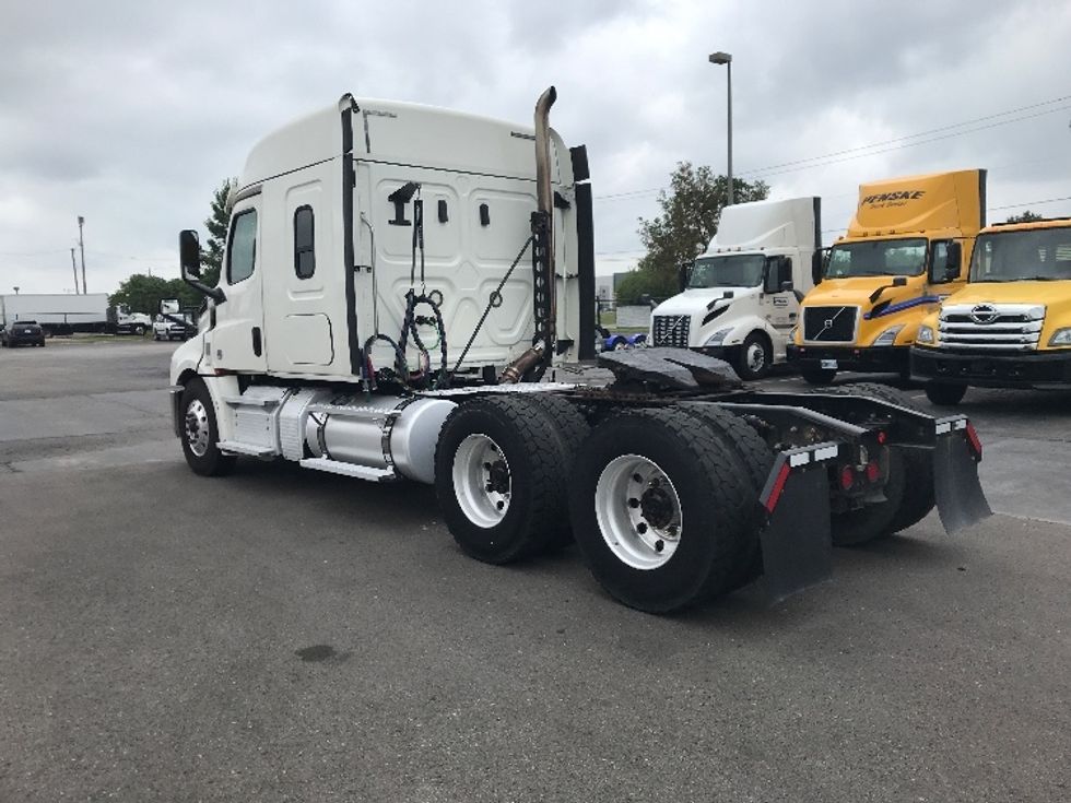 Sleeper Tractor-Heavy Duty Tractors-Freightliner-2020-T12664ST-Oklahoma City-OK-217,377\n\t\tmiles-$ 86,250 - Image 5