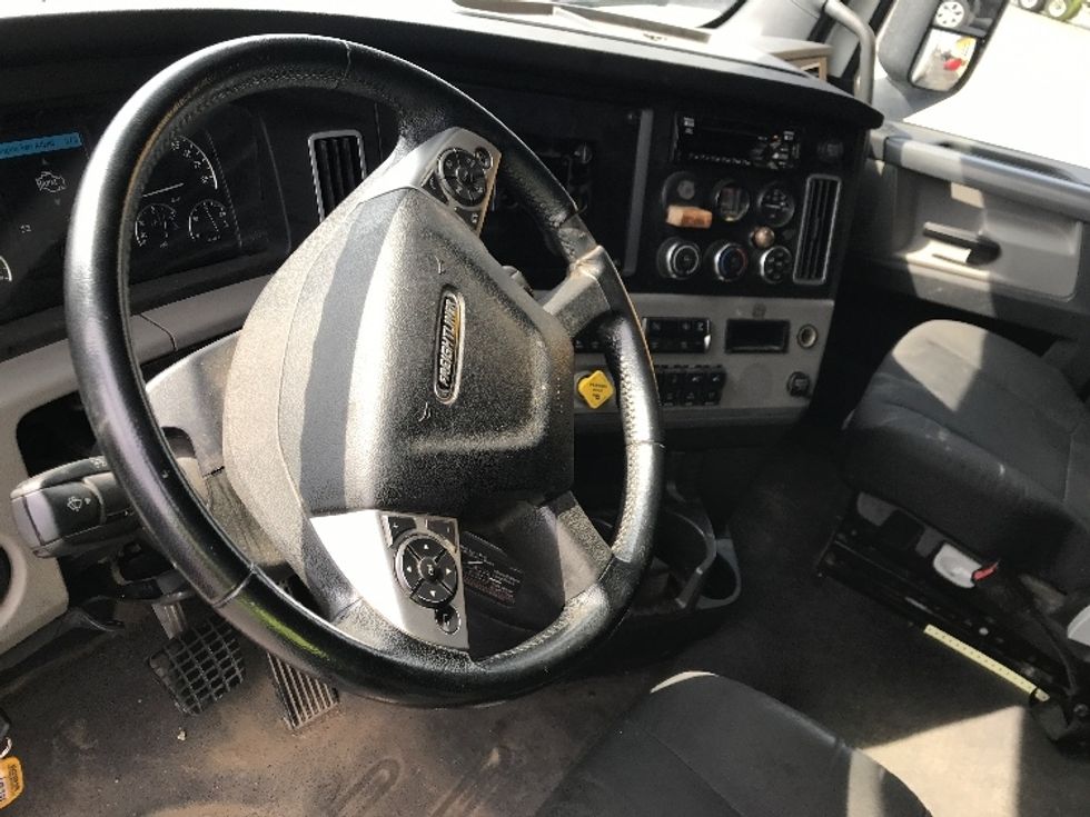 Sleeper Tractor-Heavy Duty Tractors-Freightliner-2020-T12664ST-Oklahoma City-OK-258,585\n\t\tmiles-$ 83,750 - Image 10