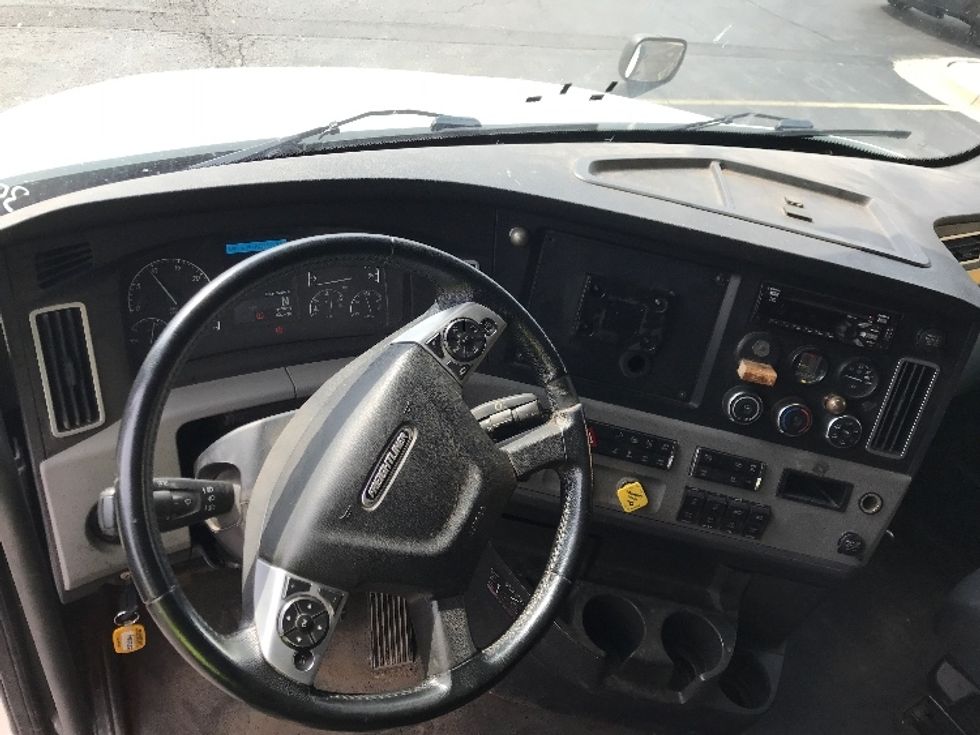 Sleeper Tractor-Heavy Duty Tractors-Freightliner-2020-T12664ST-Oklahoma City-OK-258,585\n\t\tmiles-$ 83,750 - Image 11