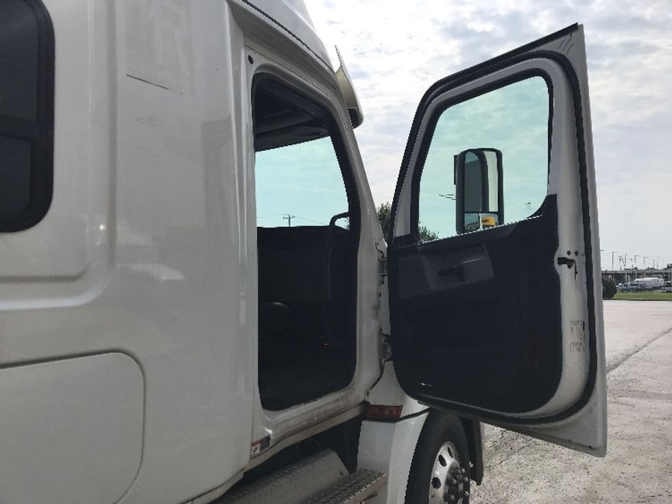 Sleeper Tractor-Heavy Duty Tractors-Freightliner-2020-T12664ST-Oklahoma City-OK-258,585\n\t\tmiles-$ 83,750 - Image 13