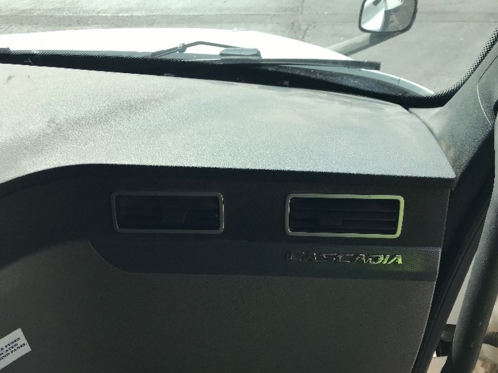 Sleeper Tractor-Heavy Duty Tractors-Freightliner-2020-T12664ST-Oklahoma City-OK-258,585\n\t\tmiles-$ 83,750 - Image 14