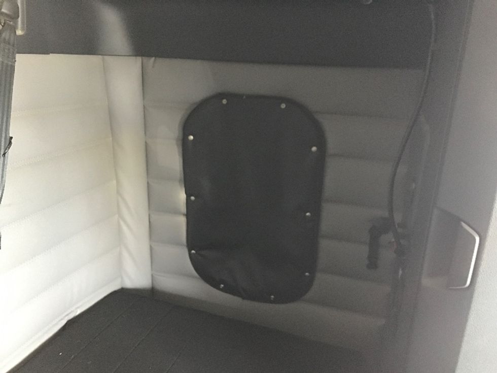 Sleeper Tractor-Heavy Duty Tractors-Freightliner-2020-T12664ST-Oklahoma City-OK-258,585\n\t\tmiles-$ 83,750 - Image 17