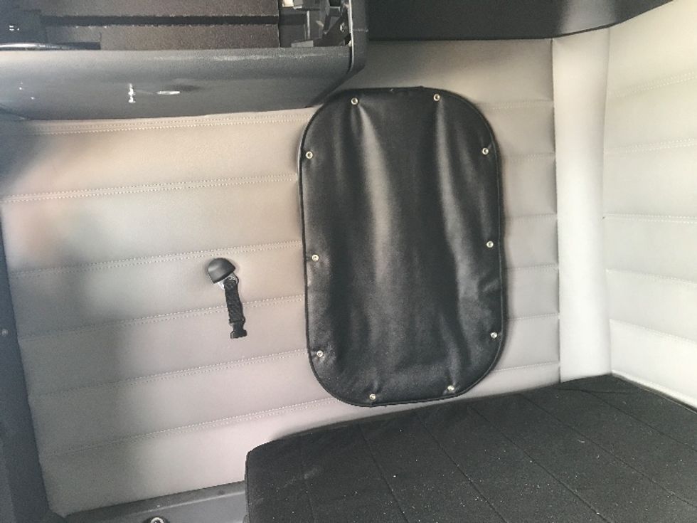 Sleeper Tractor-Heavy Duty Tractors-Freightliner-2020-T12664ST-Oklahoma City-OK-258,585\n\t\tmiles-$ 83,750 - Image 18