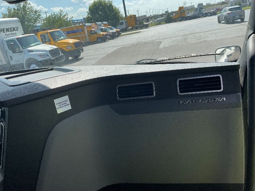 Sleeper Tractor-Heavy Duty Tractors-Freightliner-2020-T12664ST-Oklahoma City-OK-261,502\n\t\tmiles-$ 83,500 - Image 14