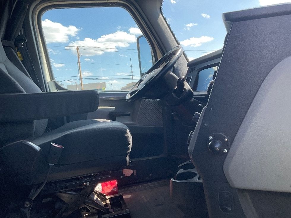 Sleeper Tractor-Heavy Duty Tractors-Freightliner-2020-T12664ST-Oklahoma City-OK-261,502\n\t\tmiles-$ 83,500 - Image 15