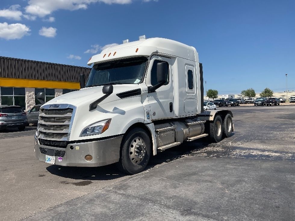 2020 Freightliner Cascadia 126" Sleeper Cab photo 3