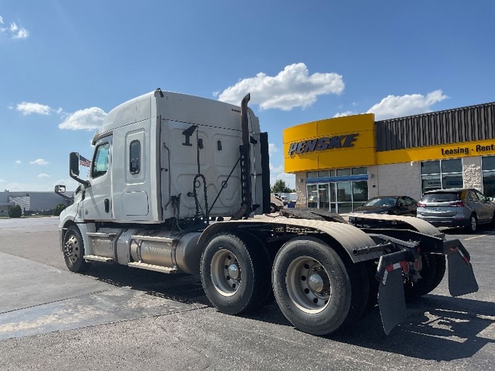 Sleeper Tractor-Heavy Duty Tractors-Freightliner-2020-T12664ST-Oklahoma City-OK-261,502\n\t\tmiles-$ 83,500 - Image 5