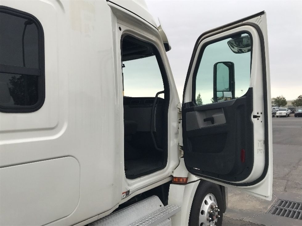 Sleeper Tractor-Heavy Duty Tractors-Freightliner-2020-T12664ST-Oklahoma City-OK-279,064\n\t\tmiles-$ 82,500 - Image 13